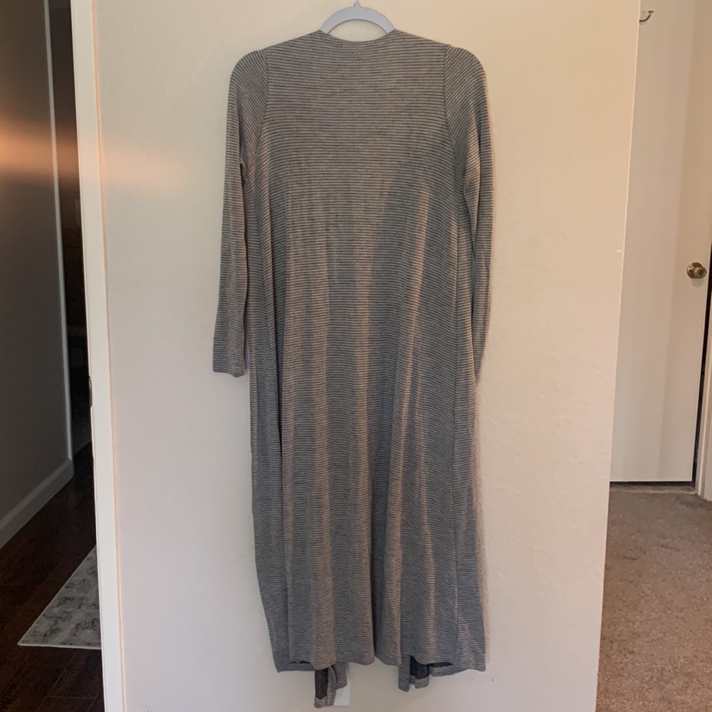 Lularoe Sarah Sweater - Picture 5 of 6